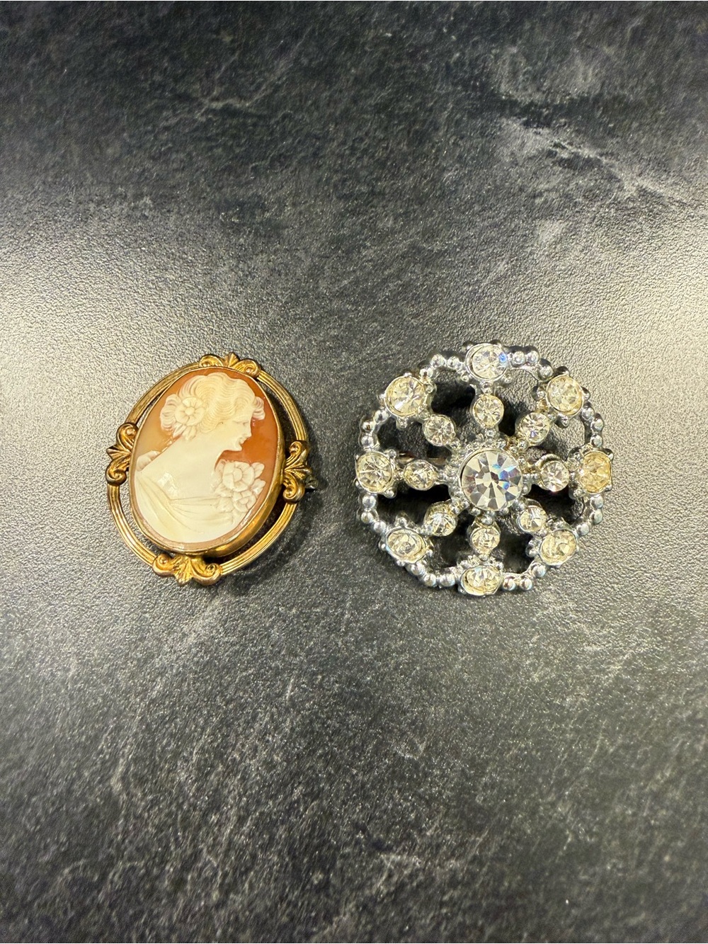 Vintage-Inspired Gold Cameo Brooch - Classic Women Jewelry